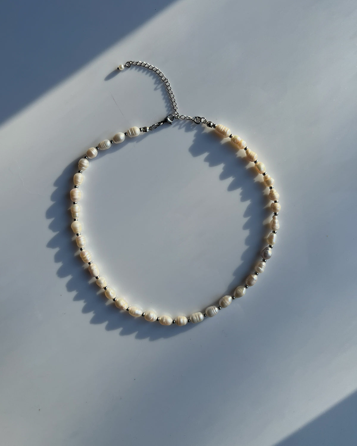 22 / WHITE PEARL NECKLACE